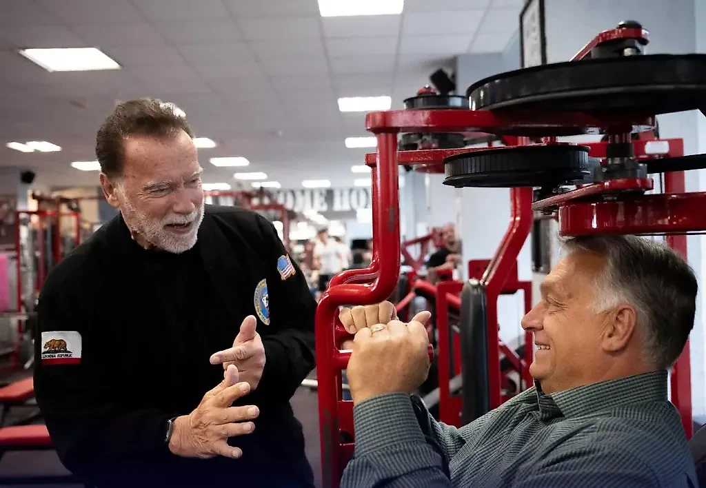 Орбан на тренировке у Шварценеггером. Обложка © Facebook (признан экстремистской организацией и запрещён на территории Российской Федерации) / orbanviktor