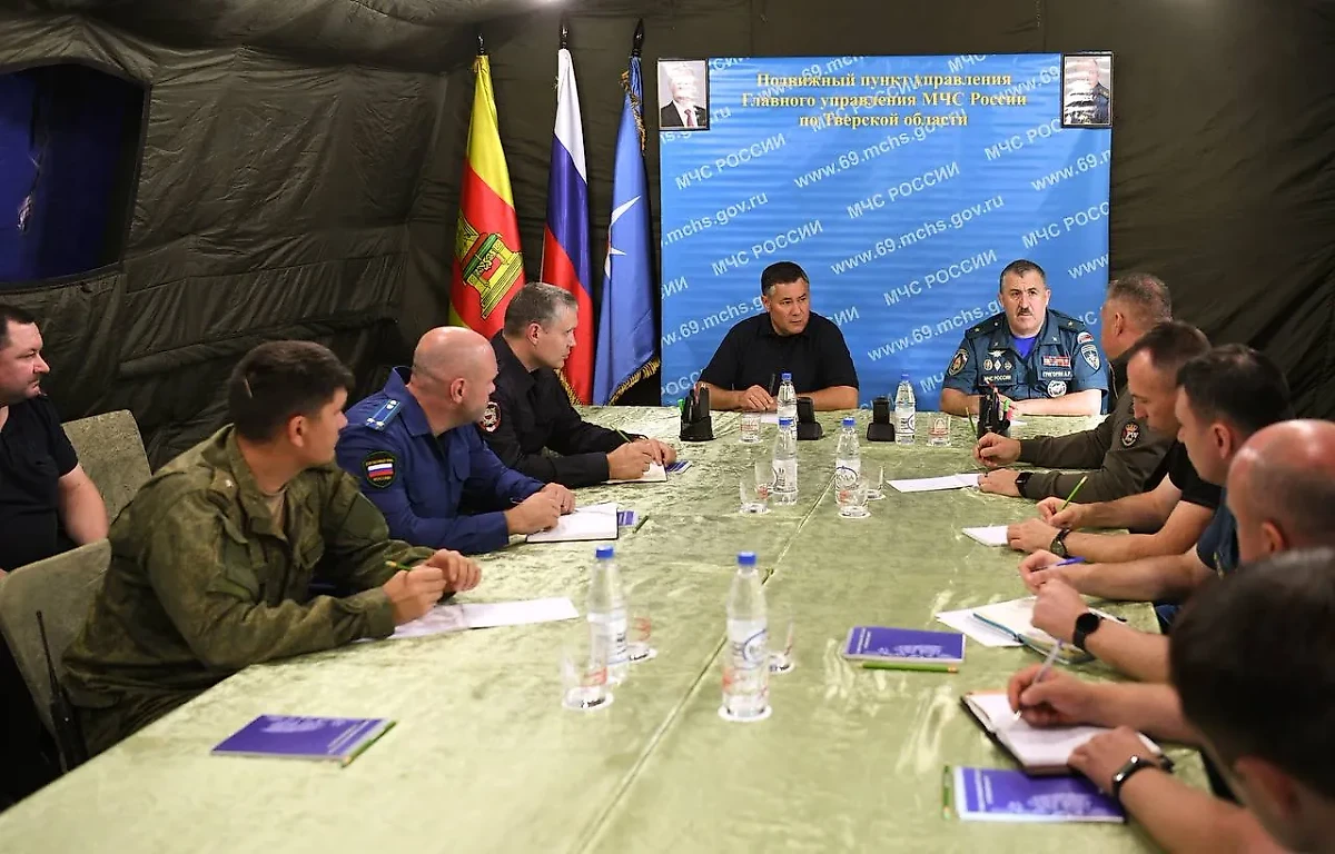 Глава Тверской области Игорь Руденя проводит совещание по ситуации в атакованном БПЛА Торопце. Обложка © Telegram / Пул69
