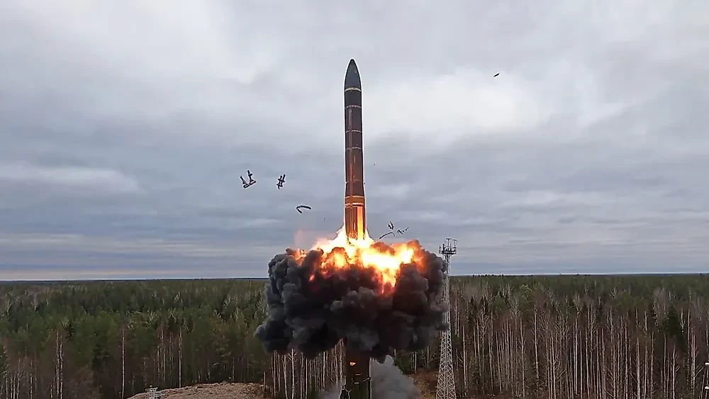 Пуск из подвижного грунтового ракетного комплекса (ПГРК) «Ярс». Обложка © Пресс-служба Минобороны РФ