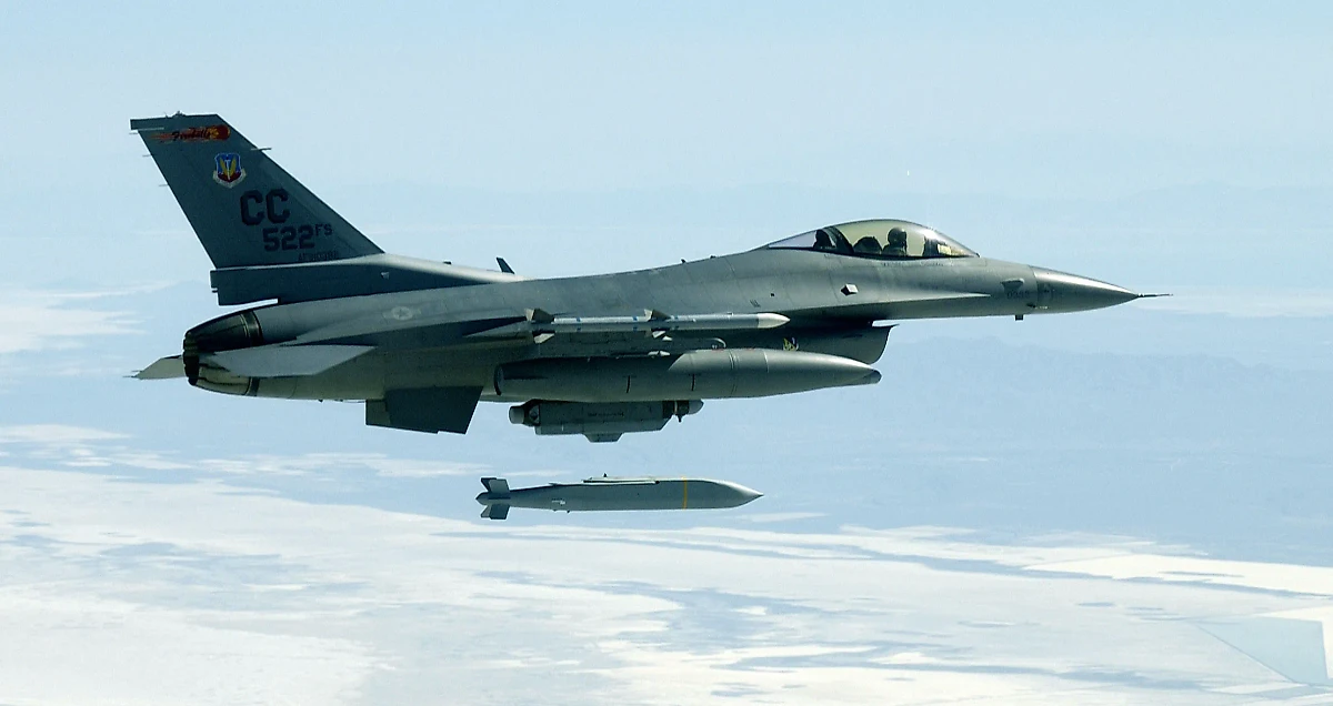 Авиабомбы. Обложка © Wikipedia / MSgt Michael Ammons (US Air Force)