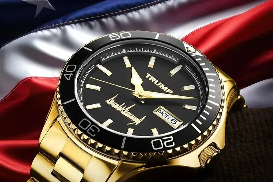 Часы из линейки Трампа в золотистом исполнении. Обложка © Trump Watches