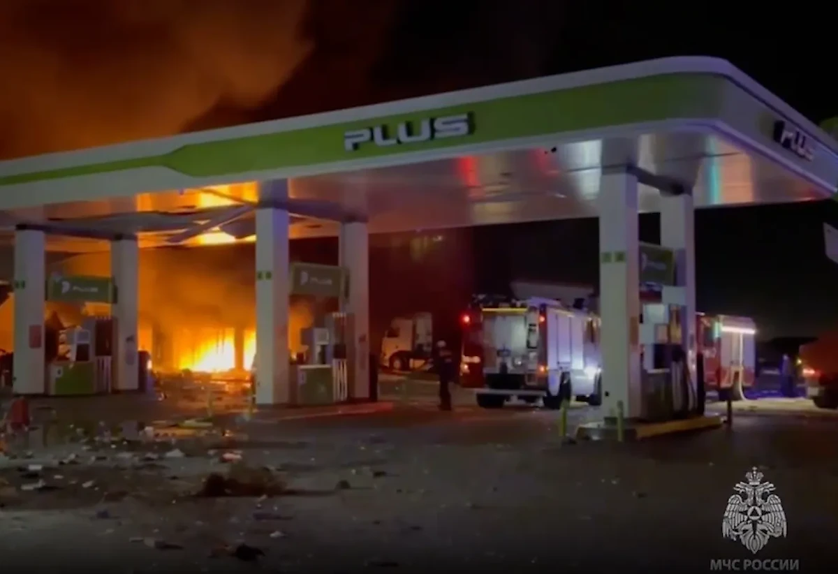 Место взрыва на АЗС в Дагестане. Обложка © Telegram / МЧС РФ