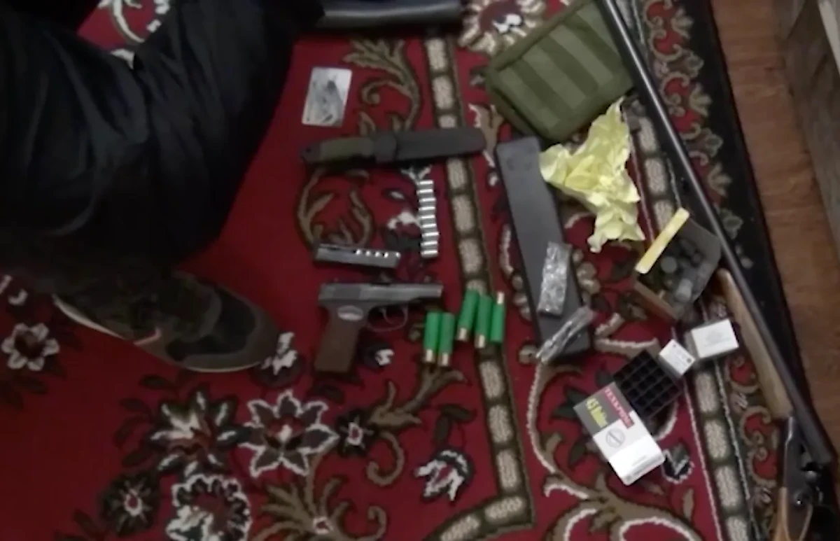 Оружие, найденное у экстремистов в КБР. Скриншот © Telegram / Zvezdanews