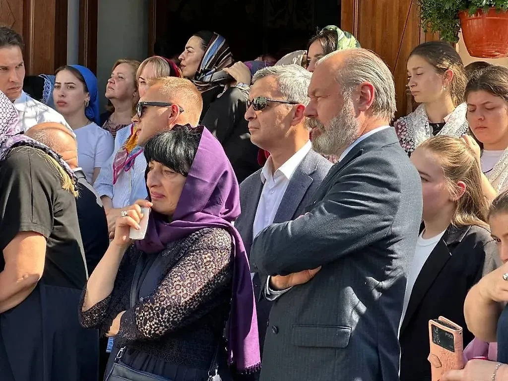 Жители Москвы собрались, чтобы почтить память невинных жертв теракта в Беслане. Фото © Life.ru