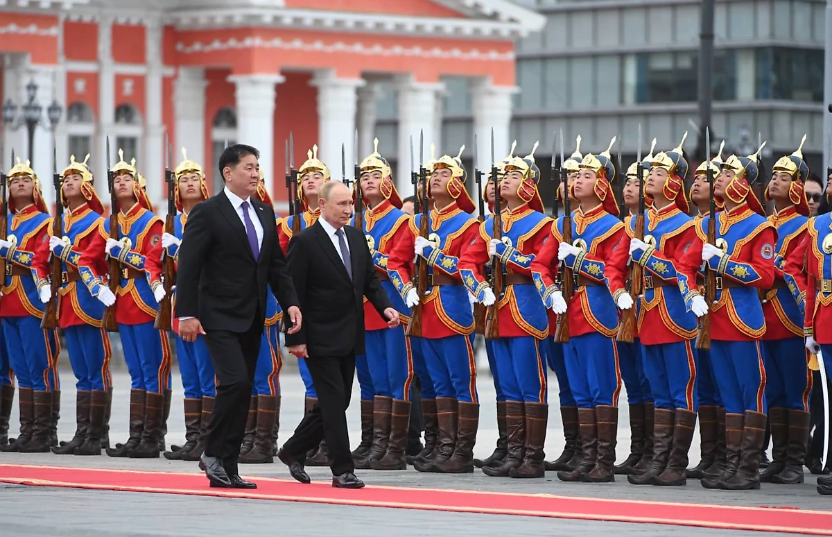 Президенты России и Монголии Владимир Путин и Ухнагийн Хурэлсух. Фото © Life.ru