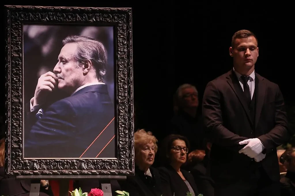 В Москве простились с актёром и режиссёром Юрием Соломиным. Обложка © ТАСС / Вячеслав Прокофьев