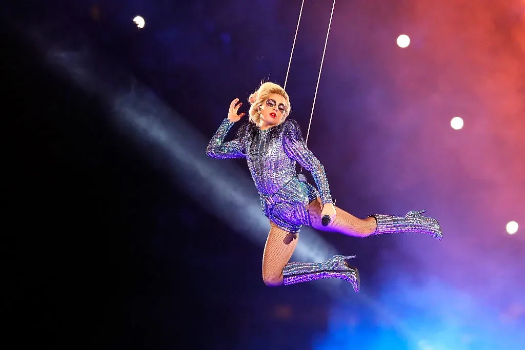 Леди Гага — одна из самых эпатажных знаменитостей современного Голливуда. Фото © Getty Images / Patrick Smith