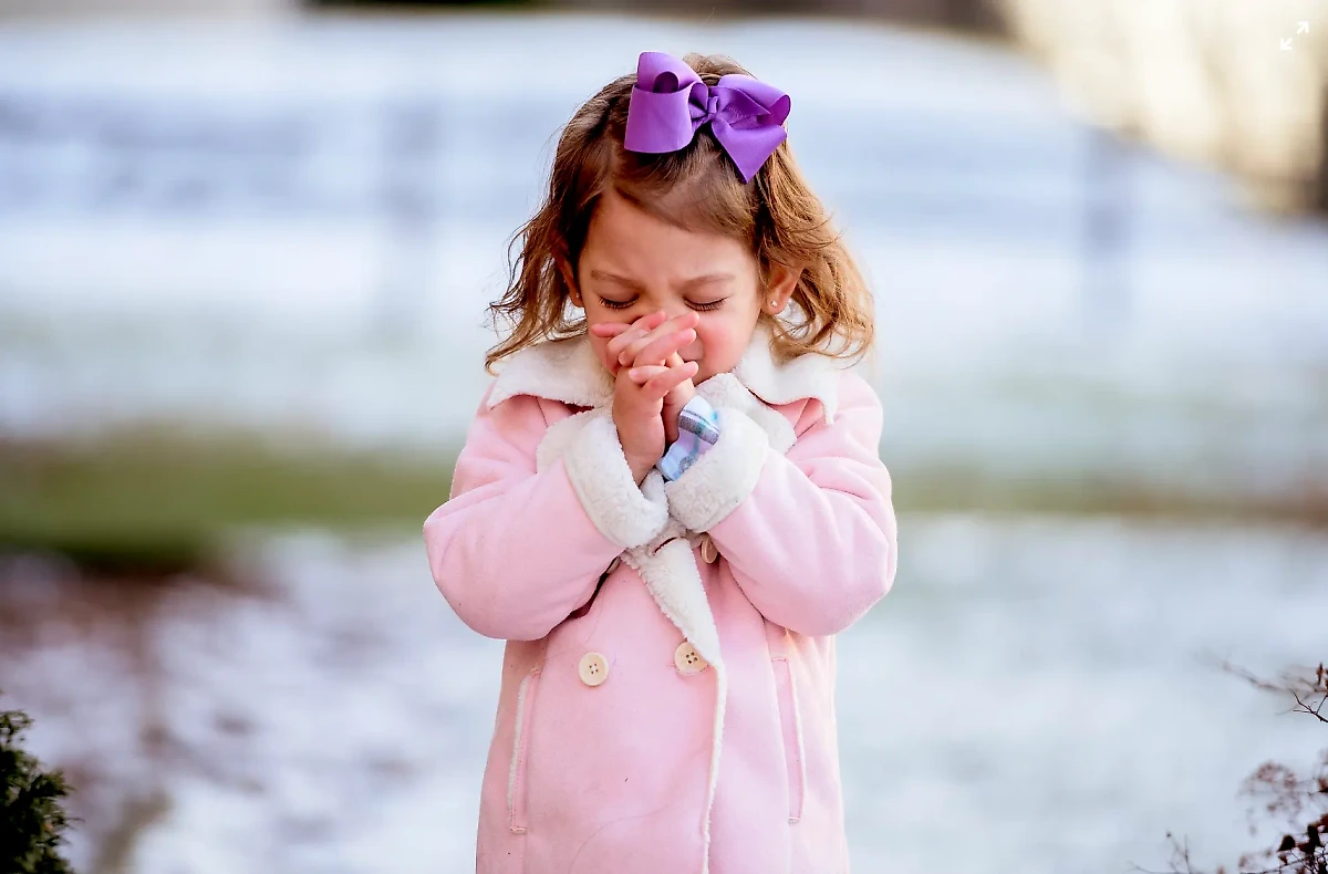 Нетипичными симптомами гриппа у детей являются конъюнктивит и светобоязнь. Обложка © Unsplash