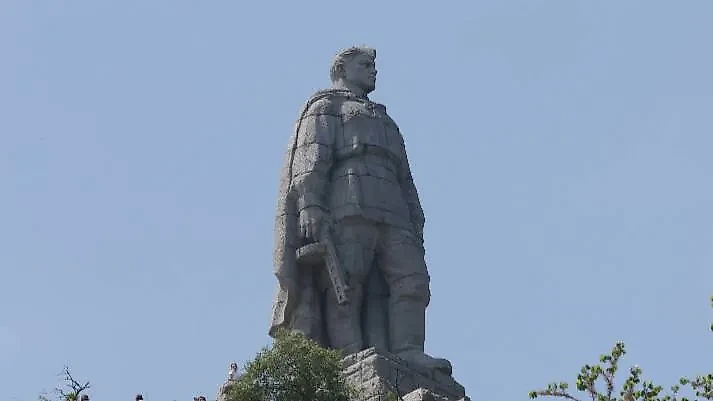 Памятник советскому воину-освободителю ("Алёша") на холме Бунарджик в Пловдиве в Болгарии. Обложка © ТАСС / Елена Никитченко