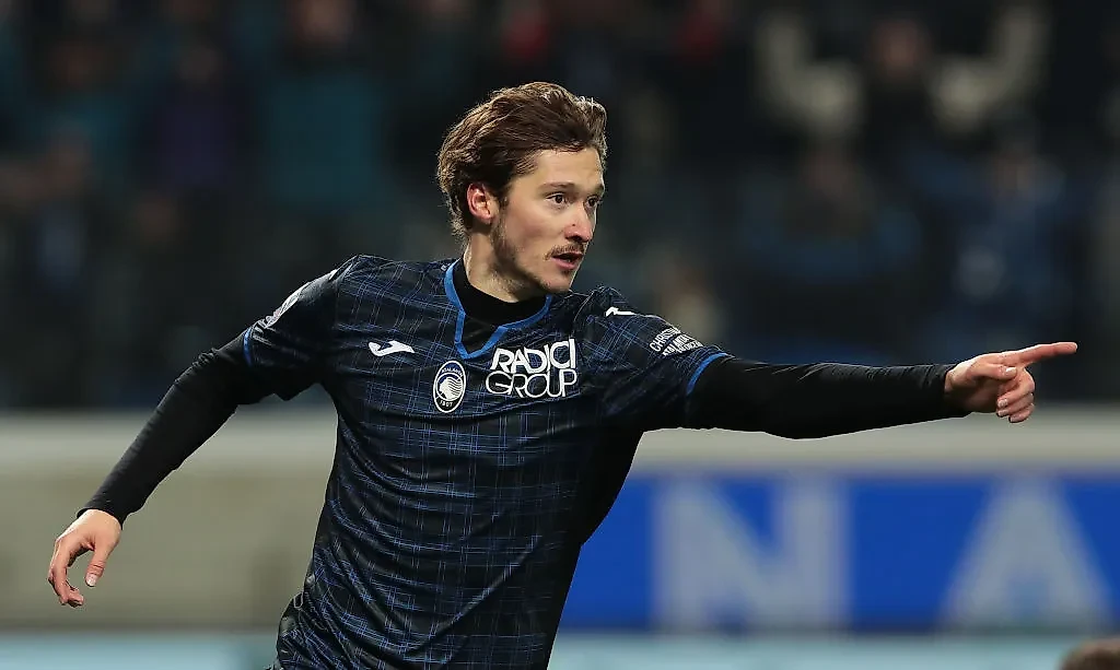 Игрок "Аталанты" Алексей Миранчук. Обложка © Getty Images / Emilio Andreoli