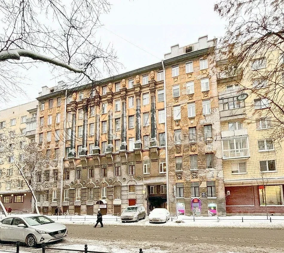 Дореволюционный дом на 15-й линии Васильевского острова. Фото © spb.cian.ru