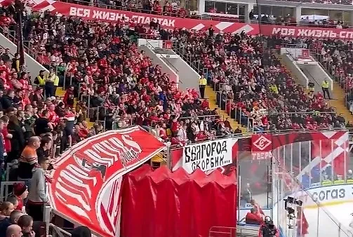 Фанаты "Спартака" вывесили баннер в память о погибших белгородцах. Обложка © Instagram (соцсеть запрещена в РФ; принадлежит корпорации Meta, которая признана в РФ экстремистской) / spartak_hc