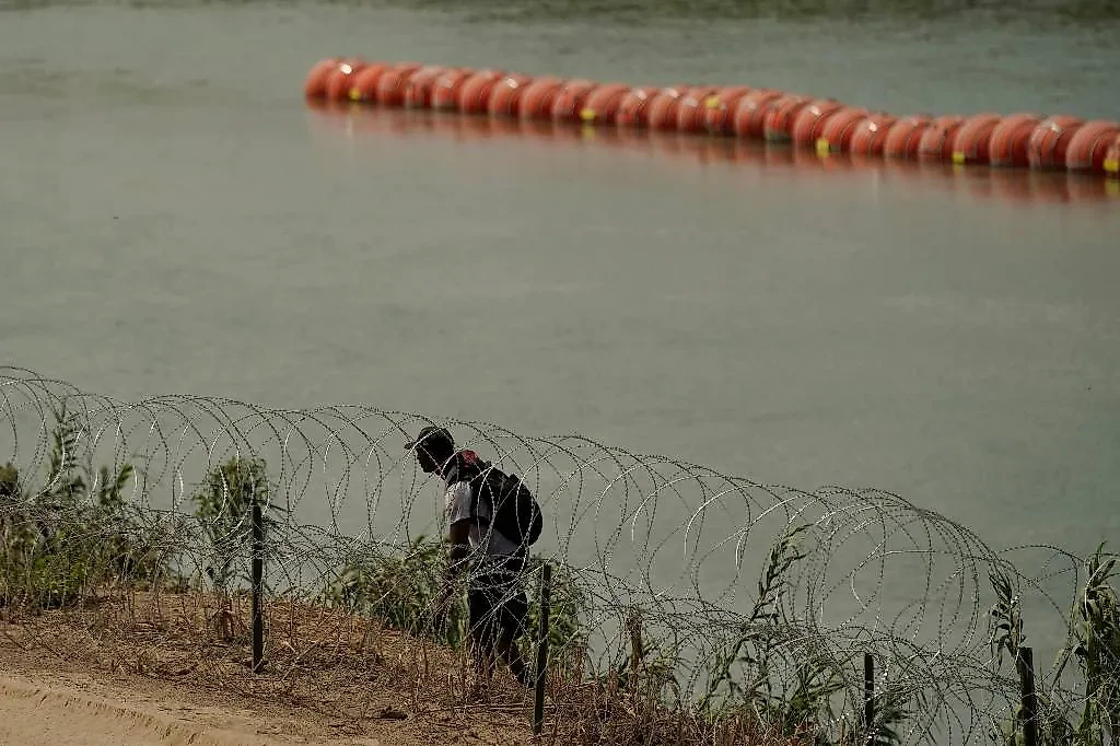 Плавучий барьер на реке Рио-Гранде в Техасе на границе США с Мексикой. Обложка © ТАСС / AP / Eric Gay
