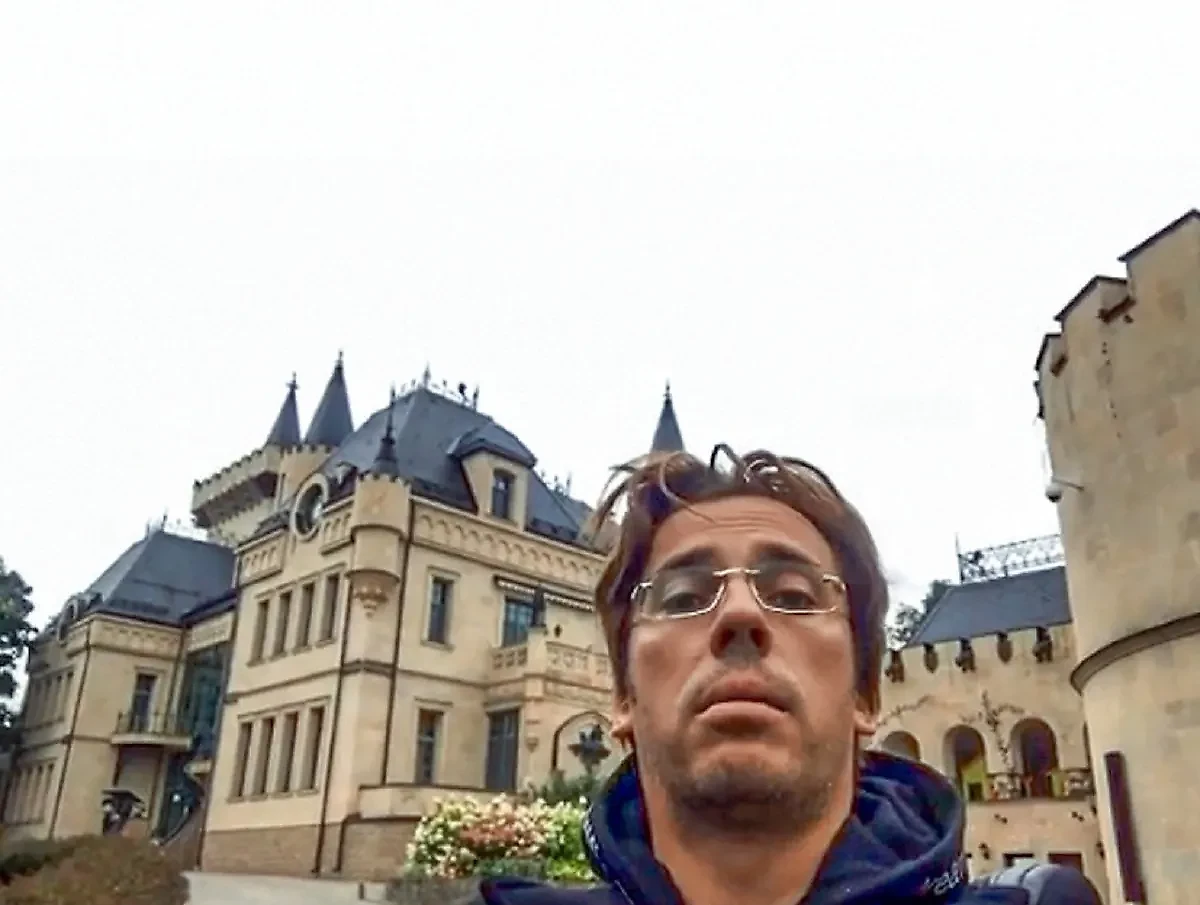 Замок Галкина* и Пугачёвой в Грязи. Фото © Instagram (соцсеть запрещена в РФ; принадлежит корпорации Meta, которая признана в РФ экстремистской) / maxgalkinru