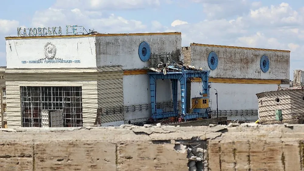 Разрушенная обстрелами ВСУ Каховская ГЭС. Обложка © ТАСС / Алексей Коновалов