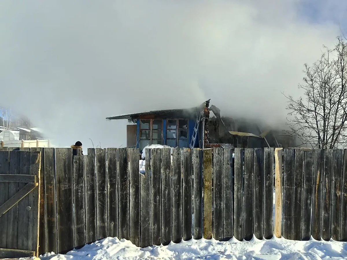 Последствия пожара, который унёс жизнь двухлетнего малыша. Фото © Telegram / МЧС Амурской области