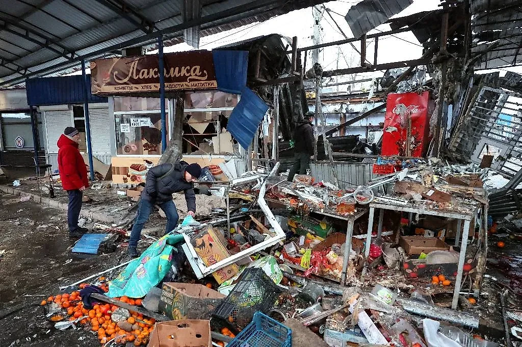 Донецк. Разрушенный рынок "Меркурий" в микрорайоне Текстильщик. Фото © Дмитрий Ягодкин / ТАСС