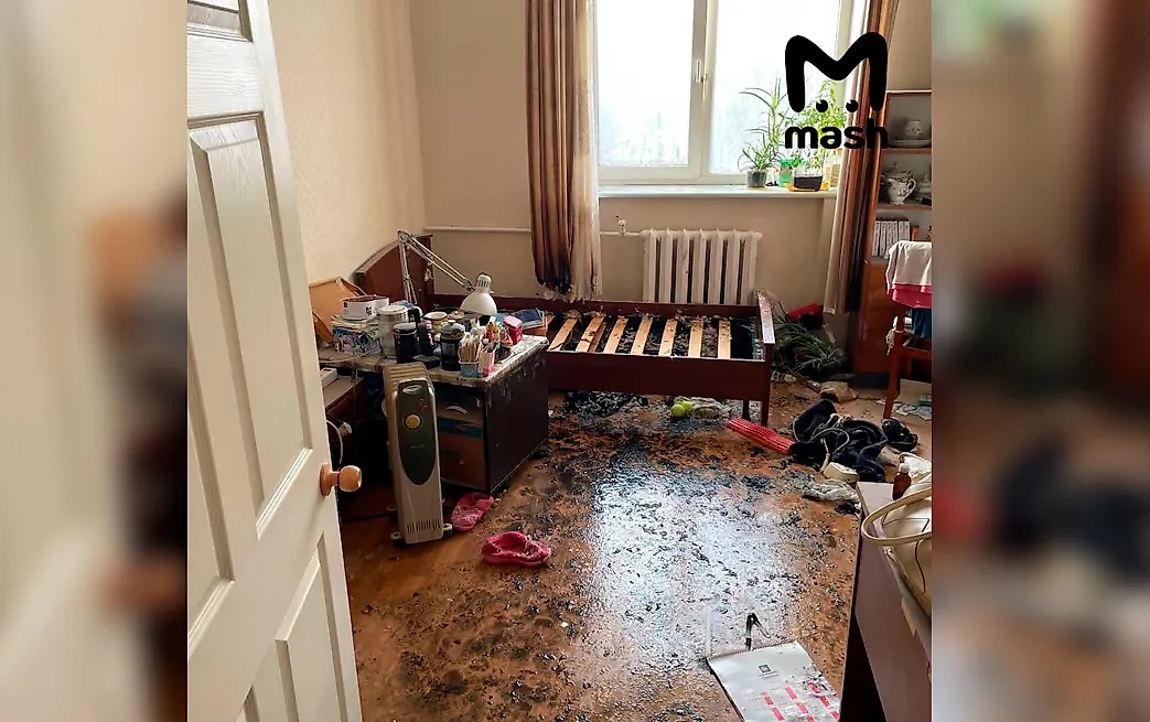 Квартира, где погибла пенсионерка из-за загоревшегося элктроодеяла. Обложка © t.me / Mash