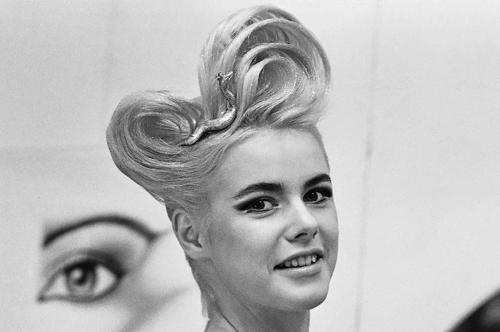 Эта причёска 90-х выглядит стильно даже в 2024-м. Фото © ТАСС