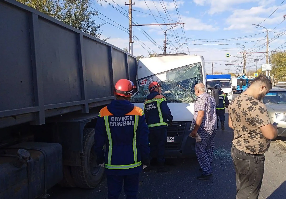 Последствия ДТП в Саратовской области. Фото © Telegram / Мэрия сообщает