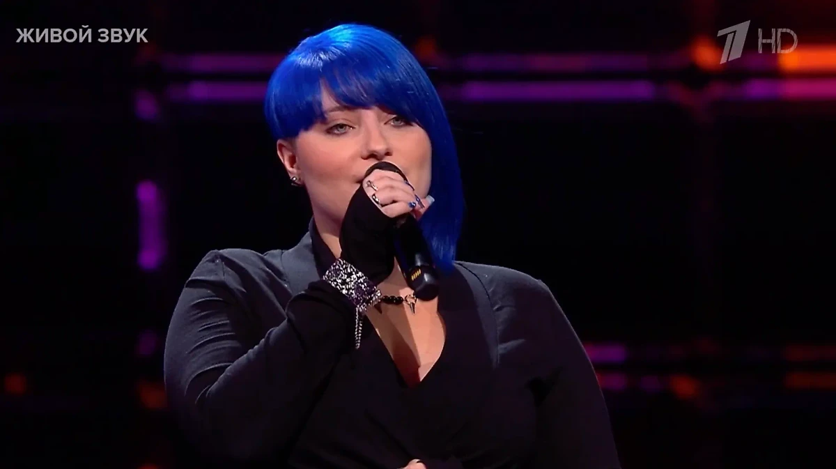 Анастасия Бучковская душевно исполнила песню Леона Расселла A Song for You в шоу "Голос". Фото © Первый канал