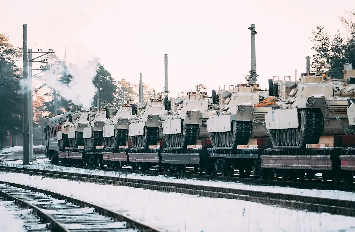 В США узнали о коррупции при поставках военной помощи Украине. Обложка © Shutterstock