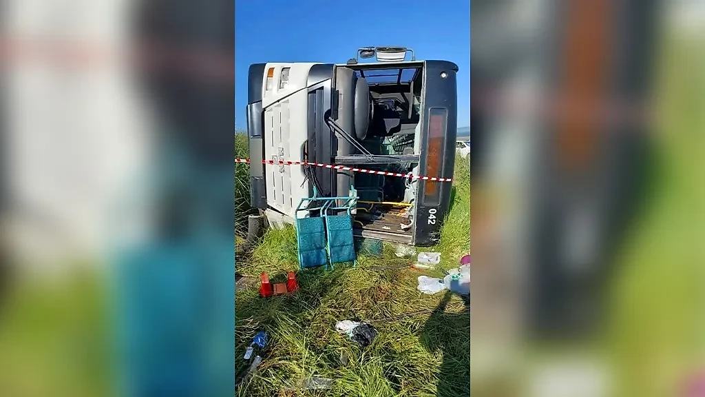 Автобус с членами партии АНК, который попал в ДТП в ЮАР. Обложка © X (Бывший Twitter) / LindaniXulu10