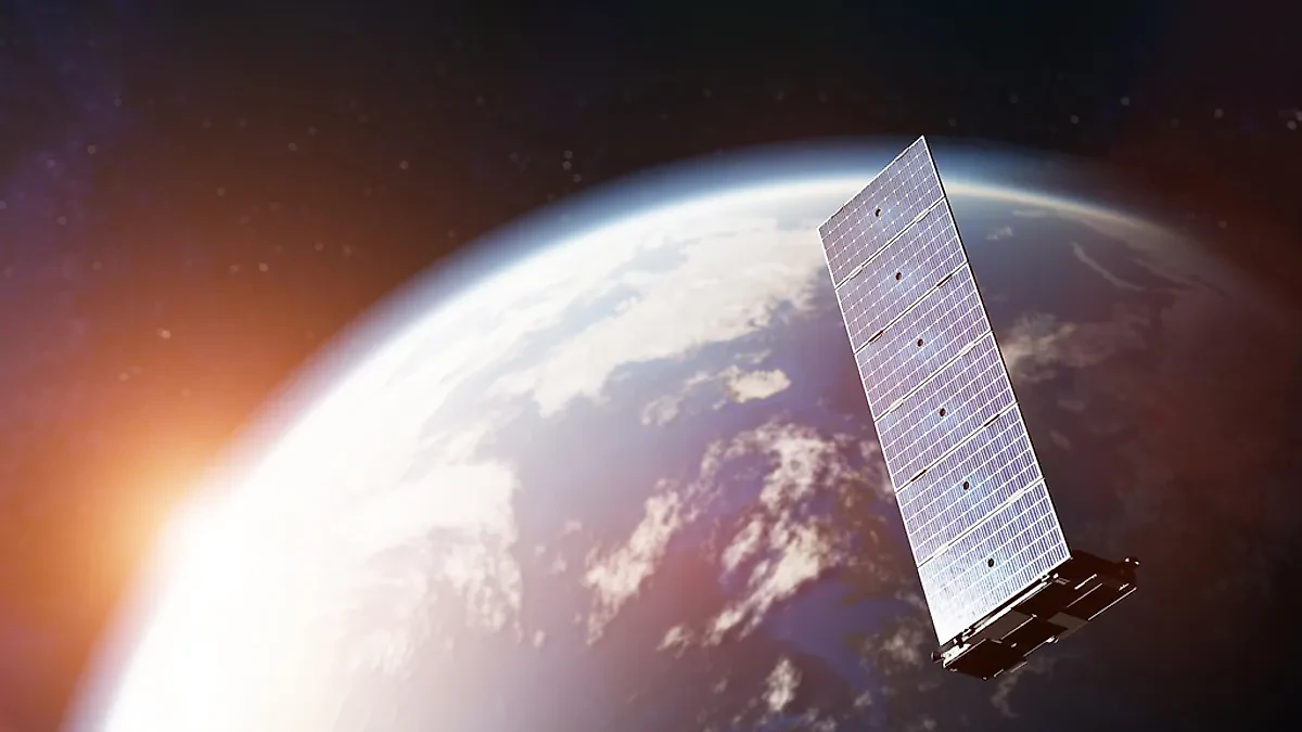 Спутник связи Starlink. Обложка © Shutterstock