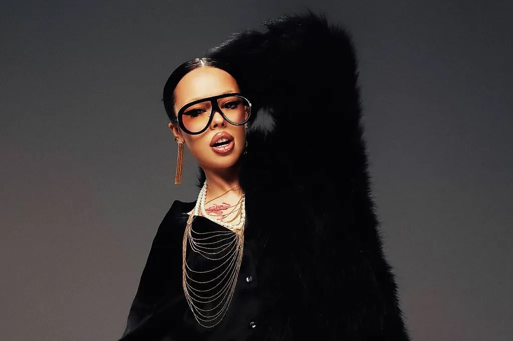 Инстасамка сейчас действительно популярна, но её звёздная болезнь всех раздражает. Фото © Instagram (соцсеть запрещена в РФ; принадлежит корпорации Meta, которая признана в РФ экстремистской) / Instasamka