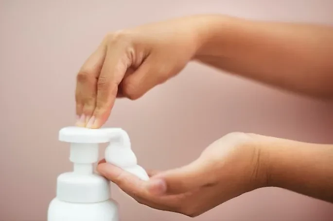 Намыливать руки нужно 20 секунд. Обложка © Freepik