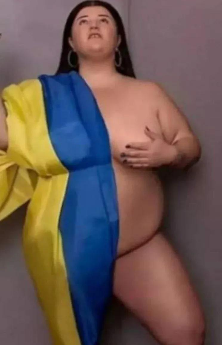 Алёна Савраненко любит эротические фотосессии. Фото © t.me