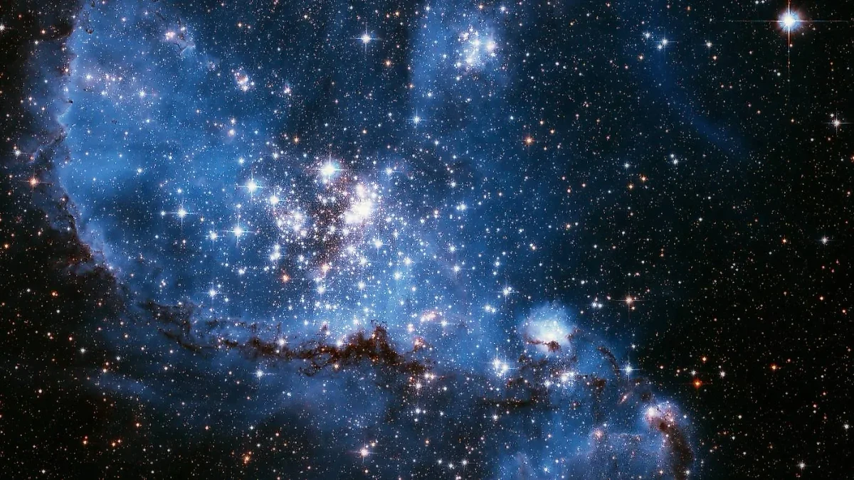 Учёные встревожены загадочным объектом на снимке телескопа Webb. Обложка © Shutterstock