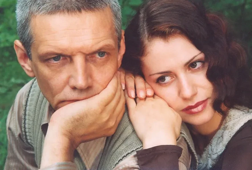 Александр Галибин и Анна Ковальчук в ролях Мастера и Маргариты в сериале 2005 года. Фото © Сайт "Кинопоиск"