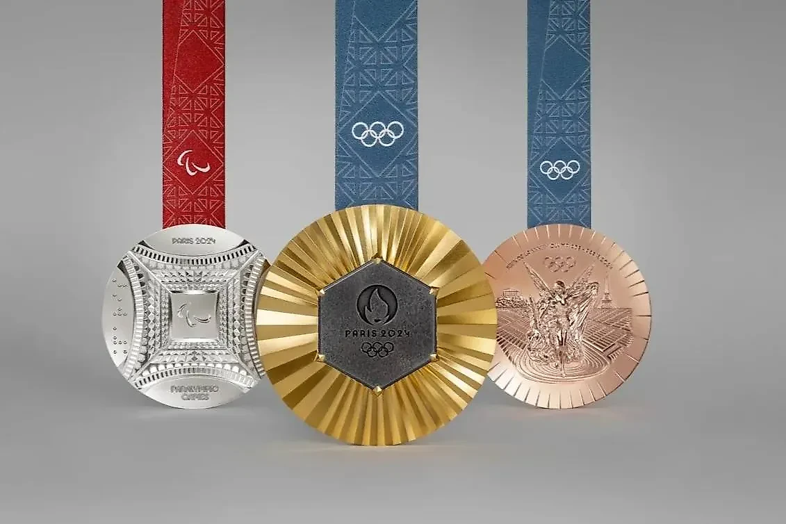В Париже представили медали XXXIII летних Олимпийских и Паралимпийских игр. Обложка © Сайт МОК