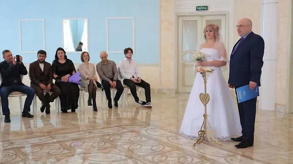 В Камчатском крае молодожёны проголосовали в загсе с помощью ДЭГ. Фото © Официальный сайт исполнительных органов Камчатского края