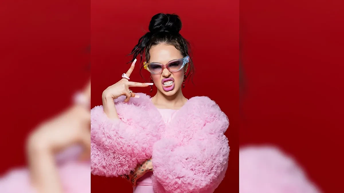 Рэп-исполнительница Инстасамка. Обложка © VK / INSTASAMKA