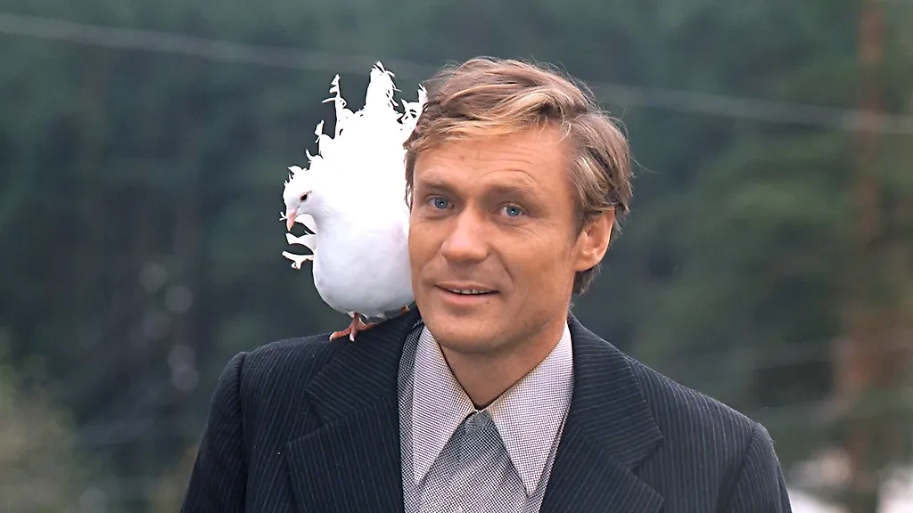 Александр Михайлов — актёр, который уже более 20 лет живёт в счастливом браке. © "Любовь и голуби" (1984), режиссёр Владимир Меньшов, сценарист Владимир Гуркин / Kinopoisk