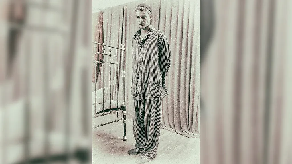 Актёр Матвеев в образе Мастера. Фото © Telegram / V_B