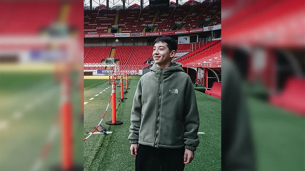 15-летний Ислам на домашней арене "Спартака". Обложка © Telegram / ФК "Спартак-Москва"