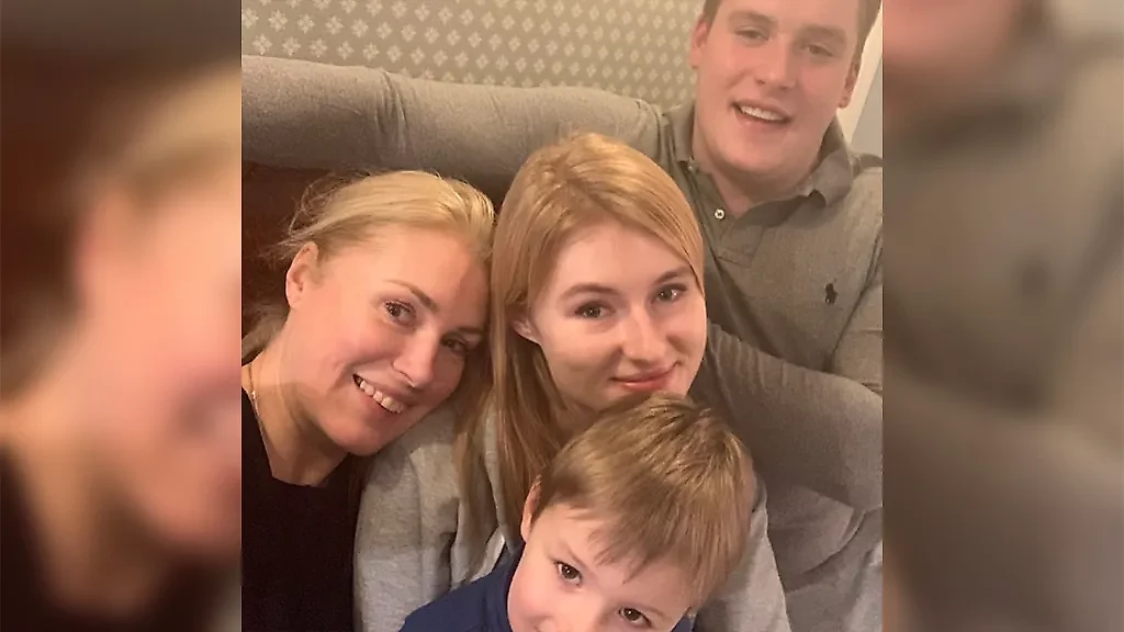 Бабушки российского шоу-бизнеса: Мария Шукшина с внуками. Фото © Instagram (признан экстремистской организацией и запрещён на территории Российской Федерации) / shukshina_maria