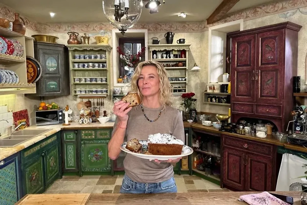 Юлия Высоцкая. Обложка © Telegram / Юлия Высоцкая Official