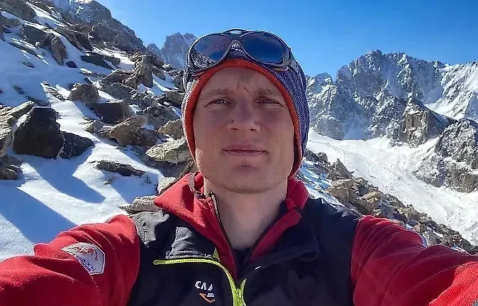 Российский альпинист Евгений Глазунов. Обложка © Instagram (соцсеть запрещена в РФ; принадлежит корпорации Meta, которая признана в РФ экстремистской) / evgeni_glazunov