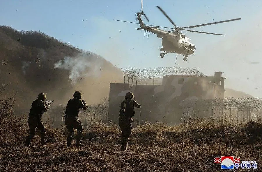 Ким Чен Ын посетил главную базу Корейской народной армии. Фото © ЦТАК