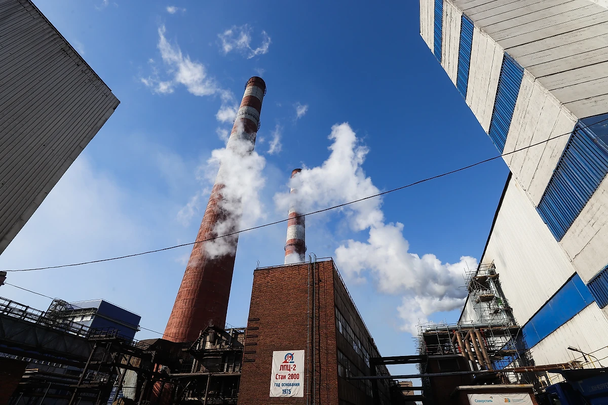 Беспилотник атаковал "Северсталь". Обложка © ТАСС / Сергей Карпухин