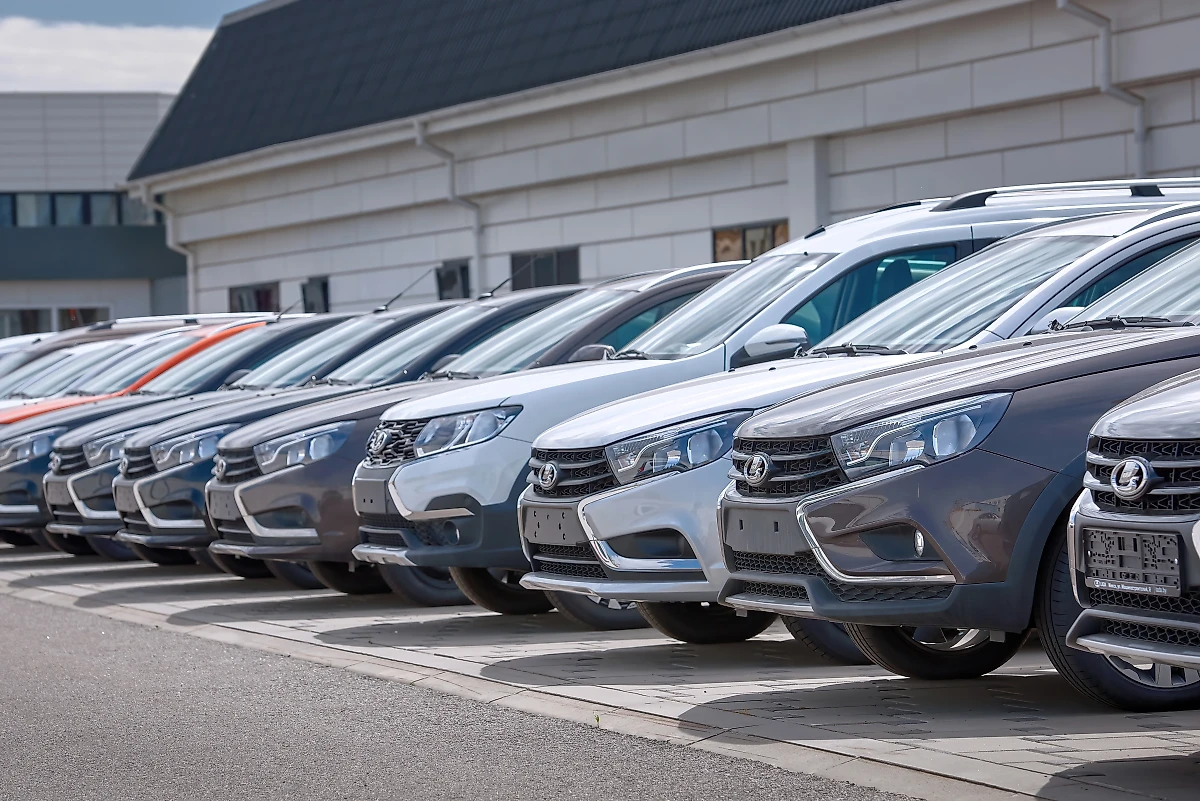 Новые автомобили марки Lada. Обложка © Shutterstock / FOTODOM