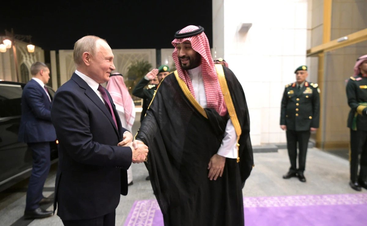 Владимир Путин и Мухаммед бен Салман Аль Сауд перед началом переговоров. Обложка © Kremlin.ru