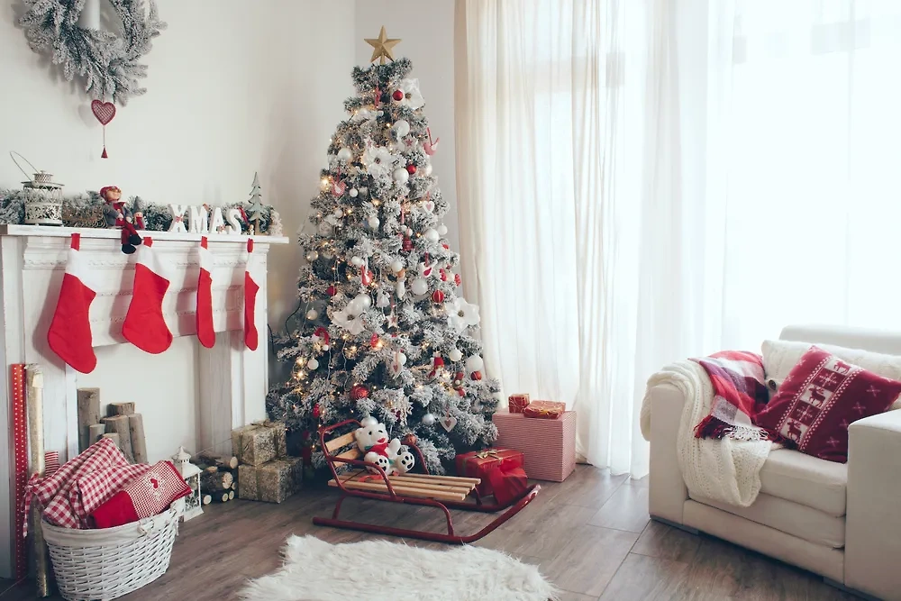 5 модных вариантов украшения новогодней ёлки. Фото © Shutterstock