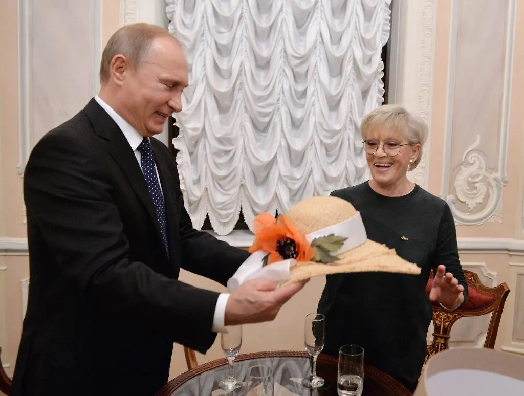Владимир Путин и Алиса Фрейндлих. Обложка © ТАСС / Дружинин Алексей
