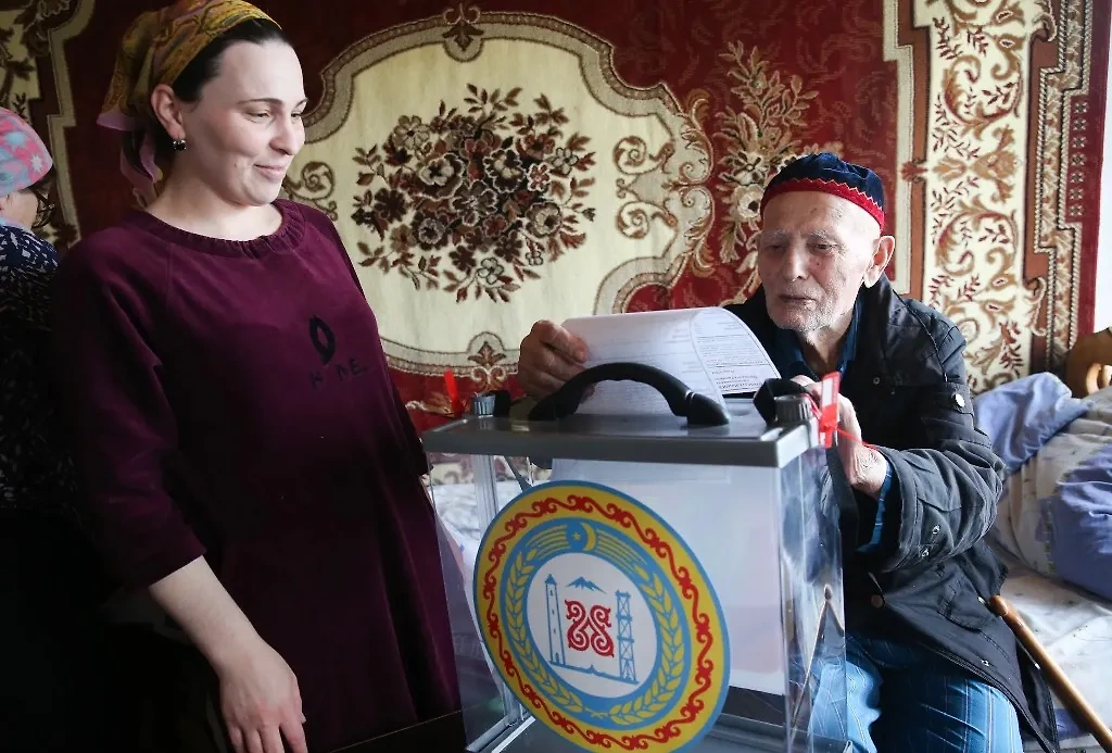 Голосование на выборах президента России в Чечне. Фото © ТАСС / ПА / Елена Афонина