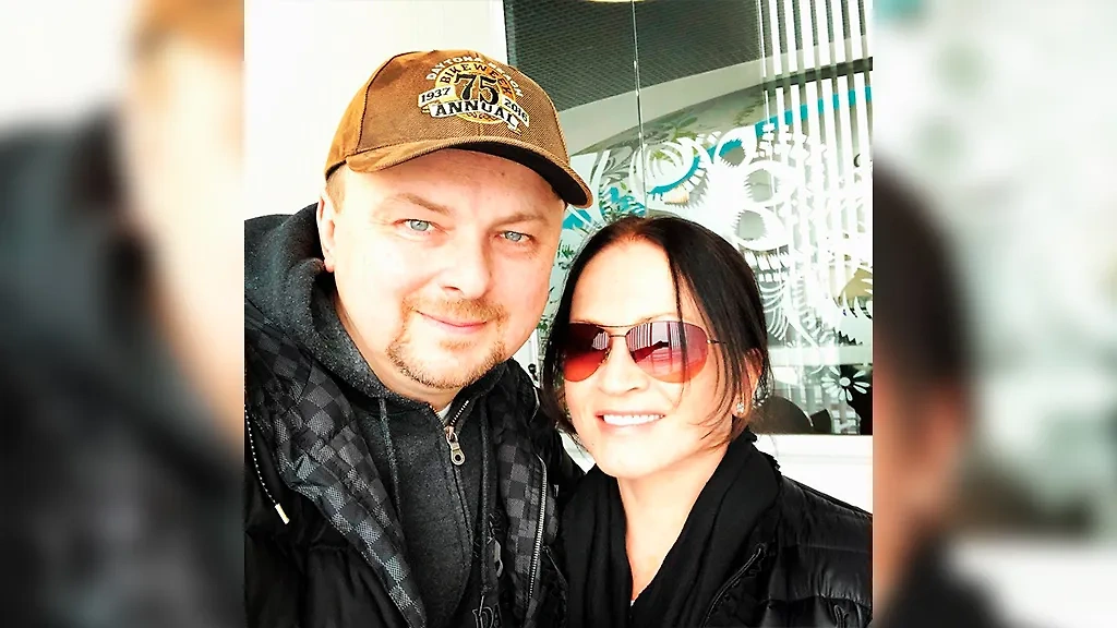 Руслан Евдокименко с мамой. Фото © Instagram (соцсеть запрещена в РФ; принадлежит корпорации Meta, которая признана в РФ экстремистской) / sofiarotaru.official